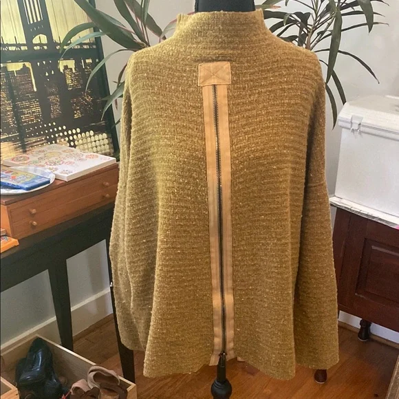 Free People Sweater with Zip back - Picture 2 of 4